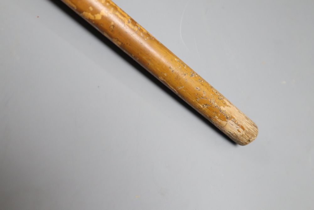 An Edwardian rhinoceros horn handled walking stick, length 88cm